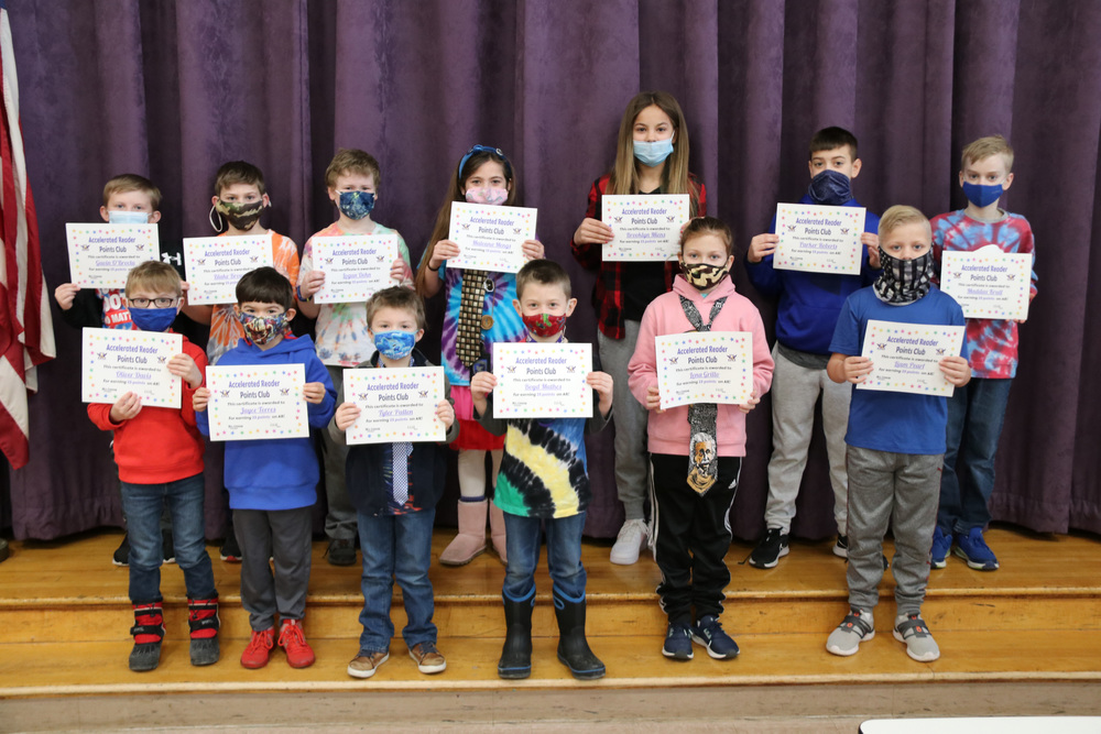 Students pose with their Accelerated Reader certiicates