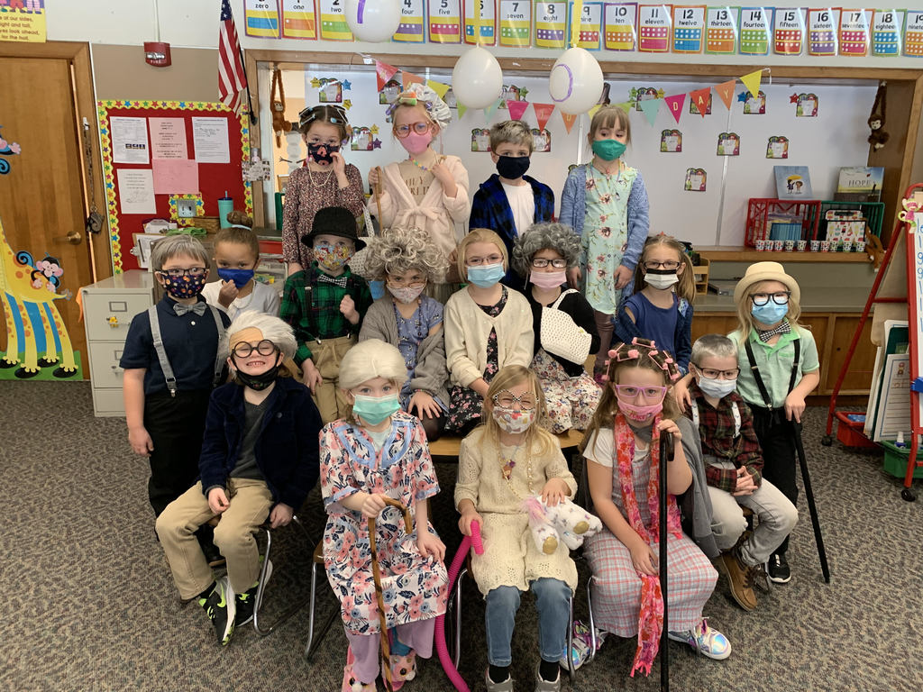 kindergarteners dressed up for the 100th day of school