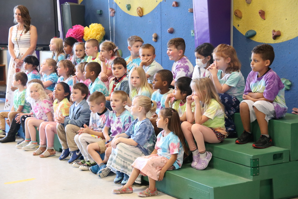 kindergarteners wait to perform